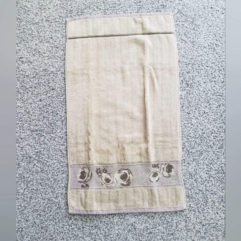 Wamsutta Green and Purple Hand Towels Soft and Absorbent